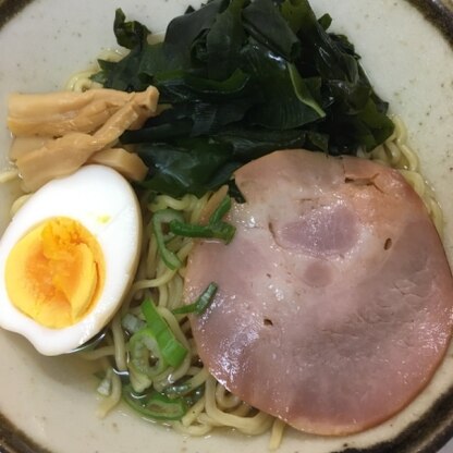 ラーメンが、食べたくなって
(^O^)部活の娘が、一足先に食べるので作りました。
美味しそう！